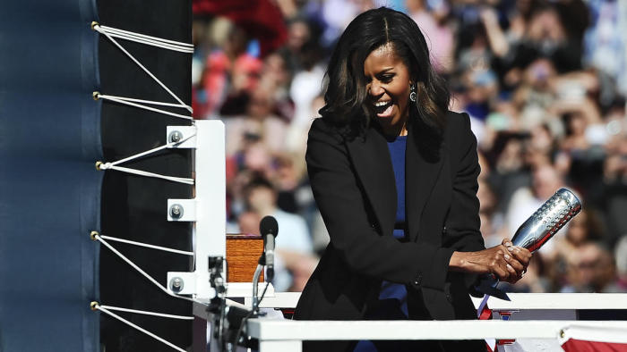 First Lady Michelle Obama Christens New Navy Sub Illinois (4 pics + video)