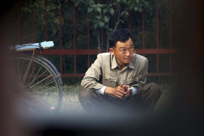 Everyday Life On The Streets Of North Korea (77 pics)