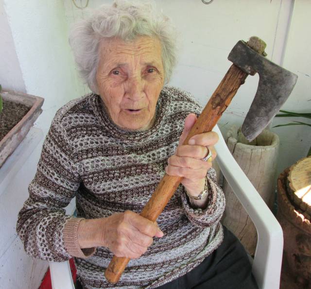 94 Year Old Woman Models Vintage Items For Sale On eBay (10 pics)