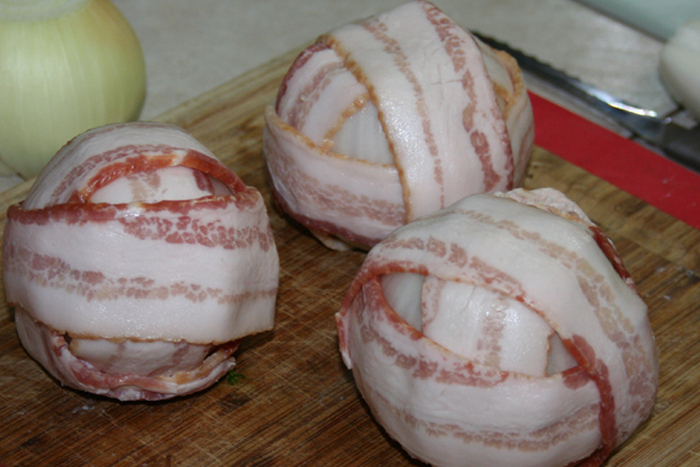 How To Make Bacon Wrapped Onion Bombs (5 pics)