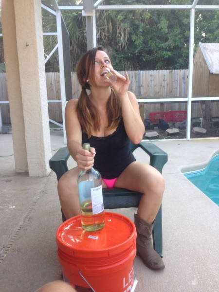 Drunk People Doing Stupid Things (49 pics)