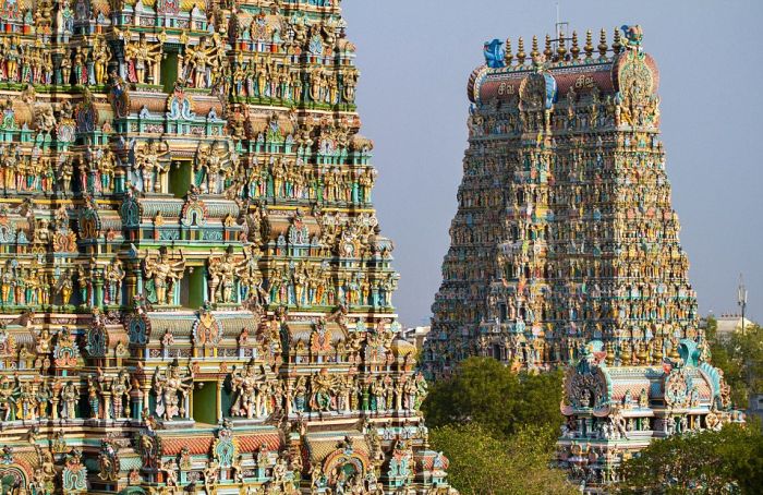 India's Technicolor Temples Are Absolutely Stunning (17 pics)