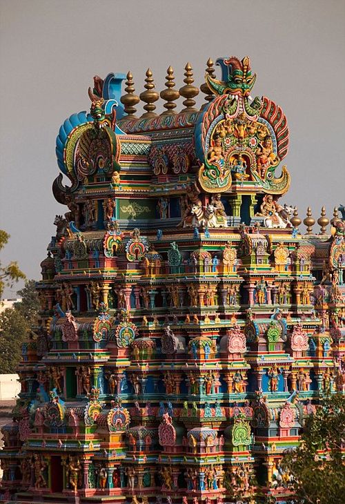 India's Technicolor Temples Are Absolutely Stunning (17 pics)