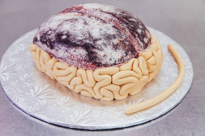How To Make The Perfect Red Velvet Brain Halloween Cake (8 pics + video)