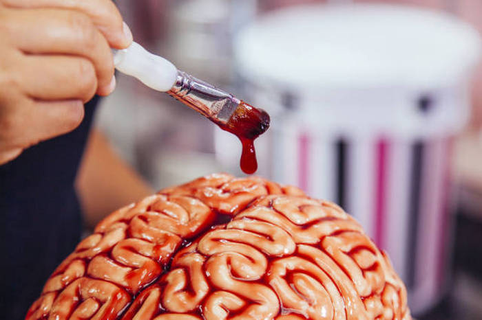 How To Make The Perfect Red Velvet Brain Halloween Cake (8 pics + video)
