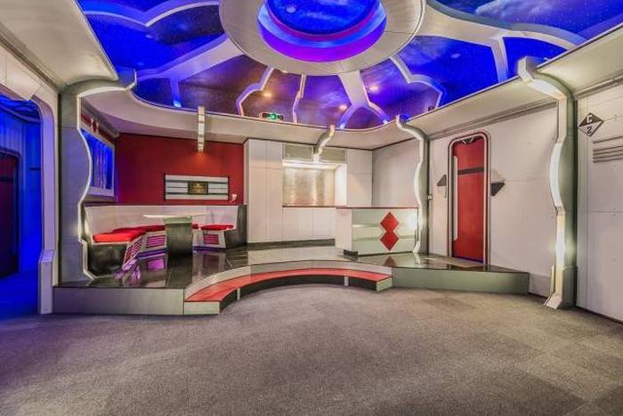 This Texas House Has A Secret Room With A Star Trek Shine (13 pics)