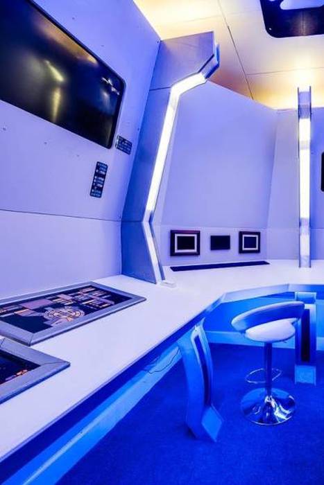This Texas House Has A Secret Room With A Star Trek Shine (13 pics)