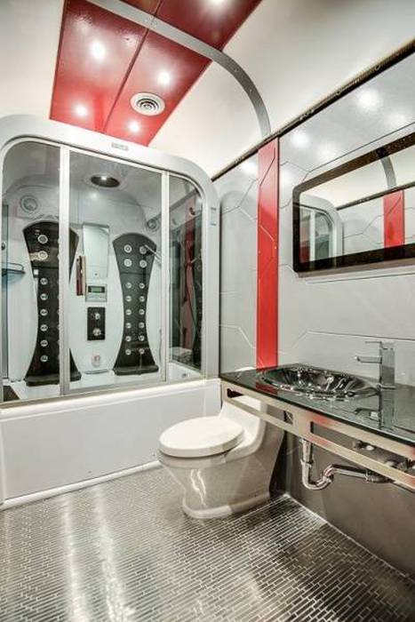This Texas House Has A Secret Room With A Star Trek Shine (13 pics)