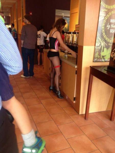 Party Girls That Had A Little Too Much To Drink The Night Before (35 pics)