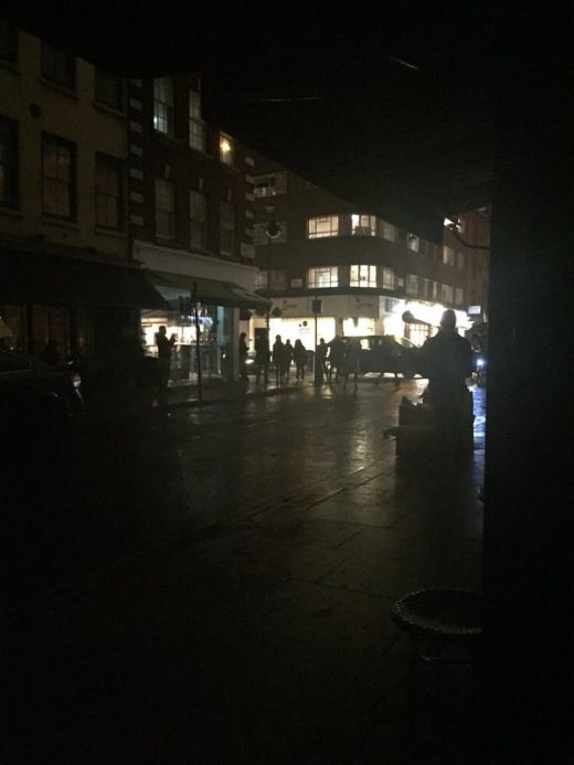 London Goes Dark During Power Outage (11 pics)