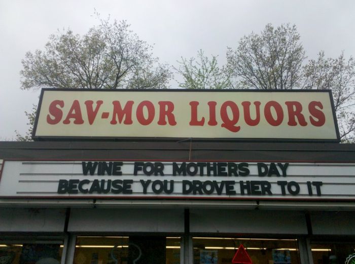 29 Hilarious Signs Brought To You By Sav-Mor Liquors (29 pics)