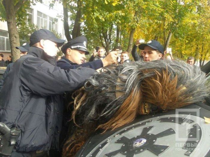 Chewbacca From Star Wars Gets Arrested For Campaigning On Election Day (5 pics)