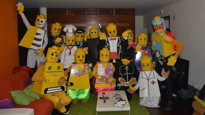 People Who Got Into The Halloween Spirit With Group Costumes (26 pics)