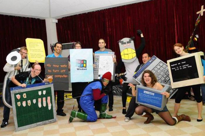 People Who Got Into The Halloween Spirit With Group Costumes (26 pics)
