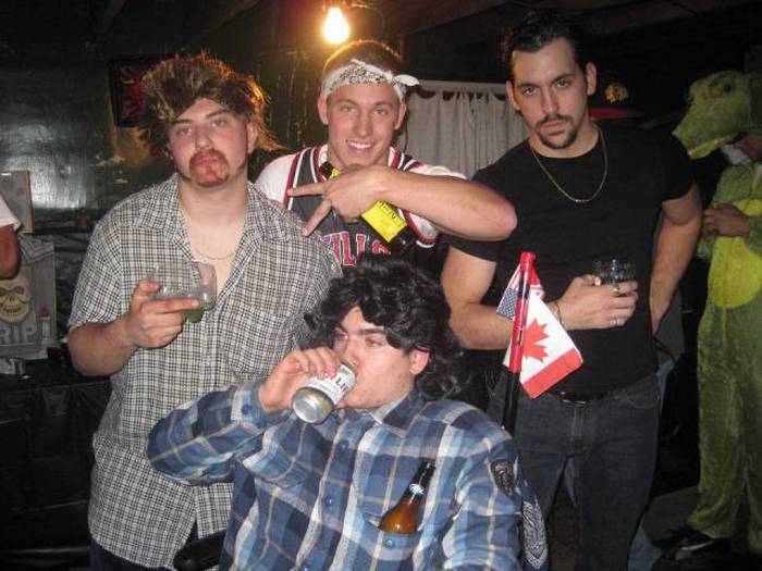 People Who Got Into The Halloween Spirit With Group Costumes (26 pics)