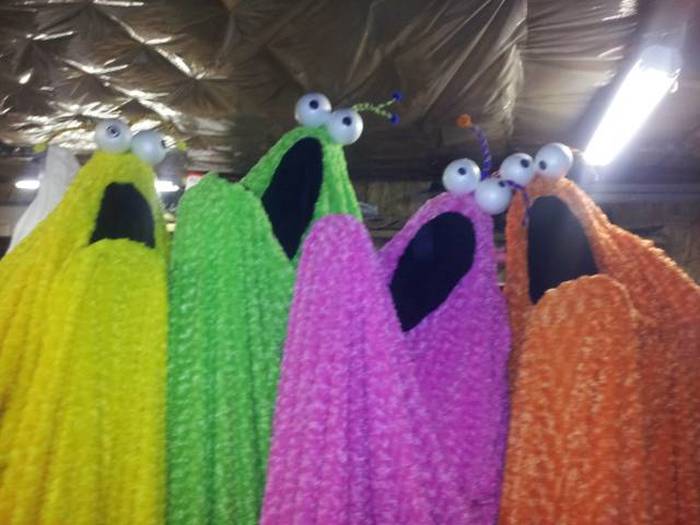 People Who Got Into The Halloween Spirit With Group Costumes (26 pics)