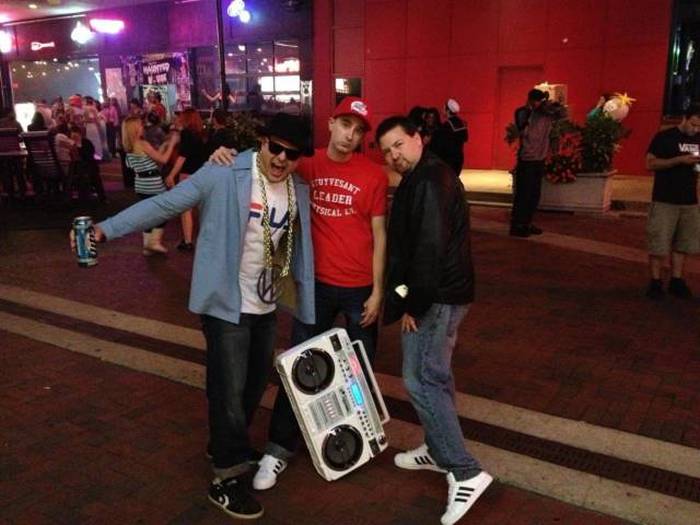 People Who Got Into The Halloween Spirit With Group Costumes (26 pics)