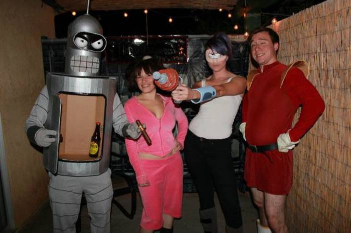 People Who Got Into The Halloween Spirit With Group Costumes (26 Pics)