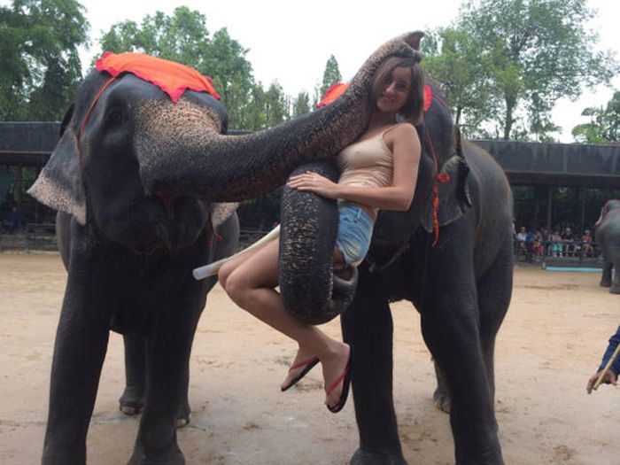 This Busty Babe Is Boycotting Bras For Good (8 pics)