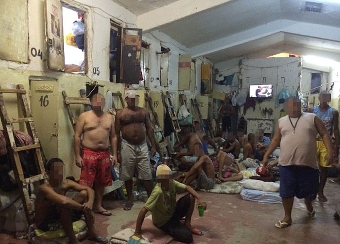 See The Inside Of Brazil’s Toughest Jails (13 pics)