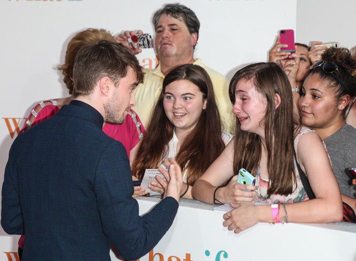 Fans Freak Out When They Meet Their Favorite Celebrities (28 pics)