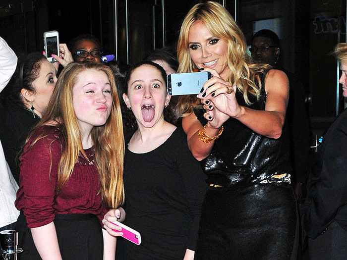 Fans Freak Out When They Meet Their Favorite Celebrities (28 pics)