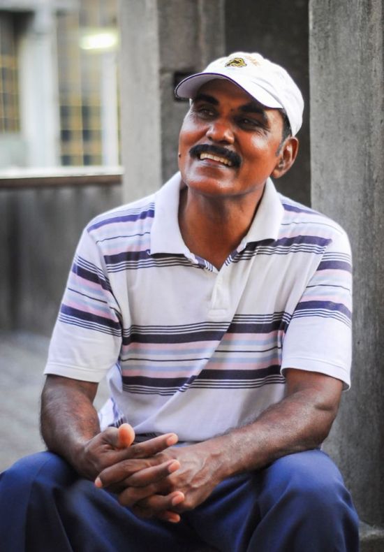 Indian Man Feeds 4,000 Parrots Daily (9 pics)