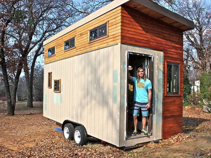 Man Cuts Down His Cost Of Living By Moving Into A Tiny House (9 pics)
