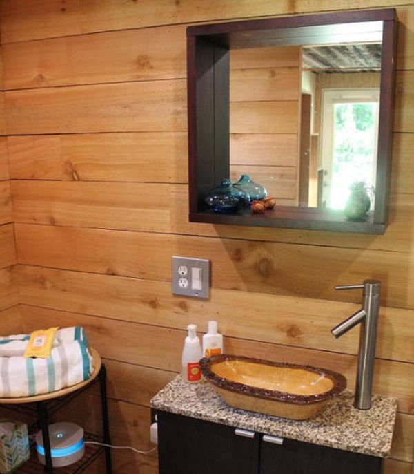 Man Cuts Down His Cost Of Living By Moving Into A Tiny House (9 pics)