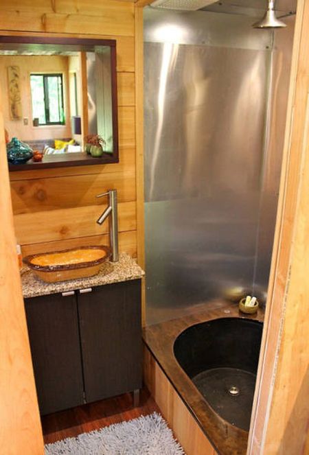 Man Cuts Down His Cost Of Living By Moving Into A Tiny House (9 pics)