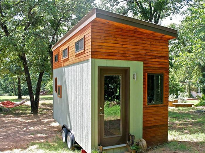 Man Cuts Down His Cost Of Living By Moving Into A Tiny House (9 pics)