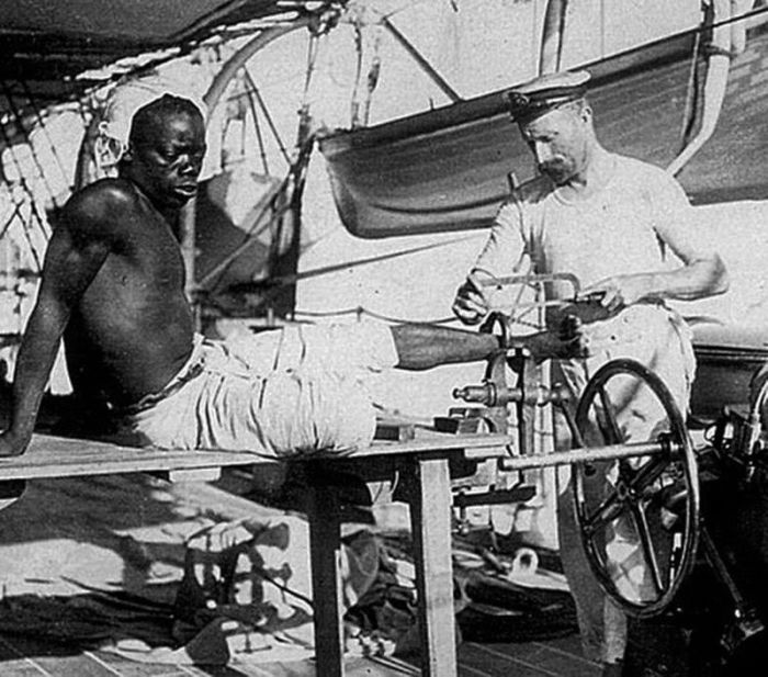 Vintage Photos Show Slave Shackles Being Removed By British Sailors (4 pics)