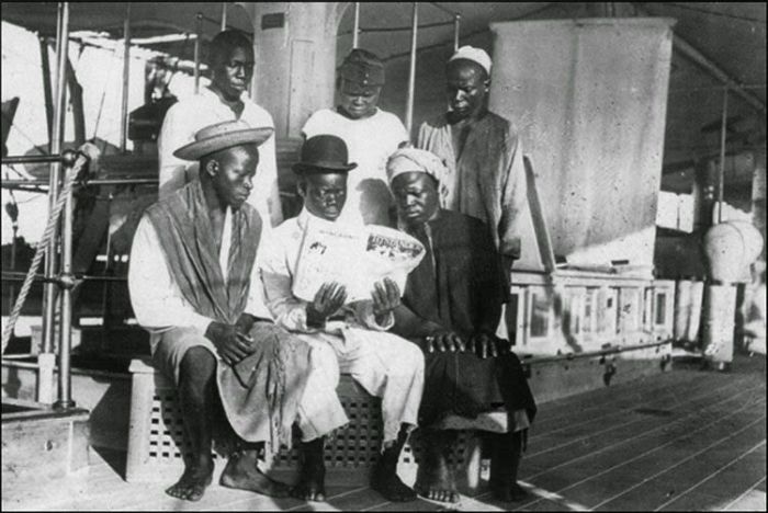 Vintage Photos Show Slave Shackles Being Removed By British Sailors (4 pics)