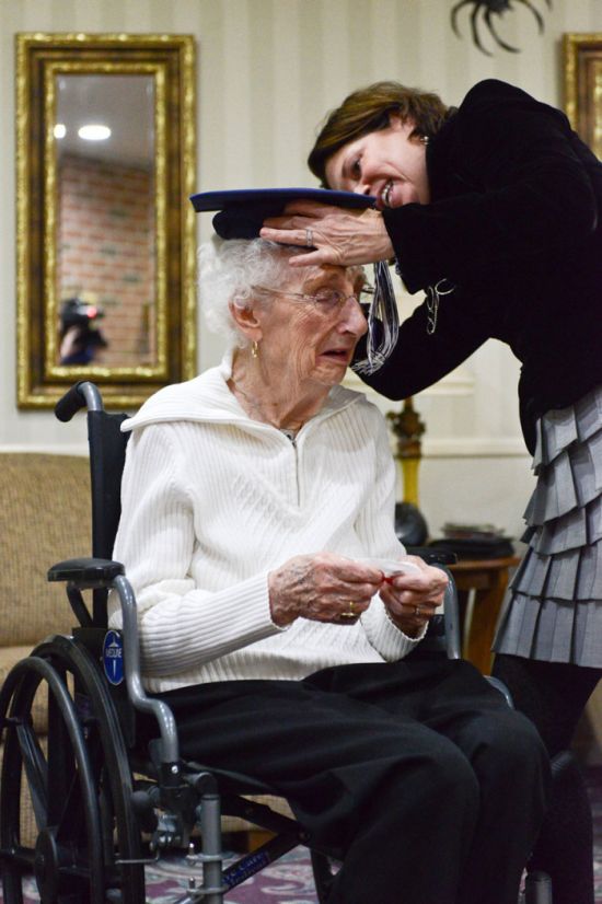 Woman Cries Tears Of Joy After Getting Her High School Diploma At 97 Years Old (6 pics)