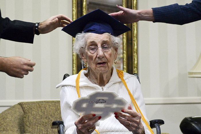 Woman Cries Tears Of Joy After Getting Her High School Diploma At 97 Years Old (6 pics)