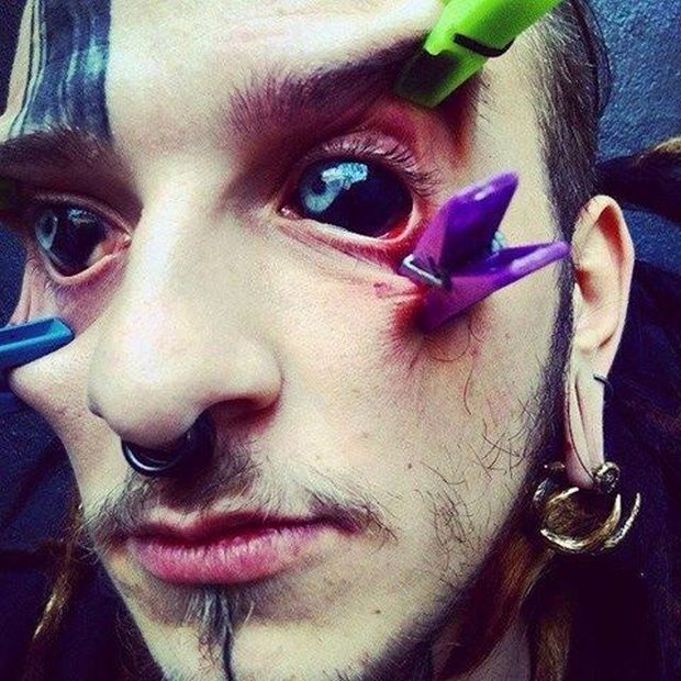 Eyeball Tattoos Are The Creepiest Trend Ever (20 pics)