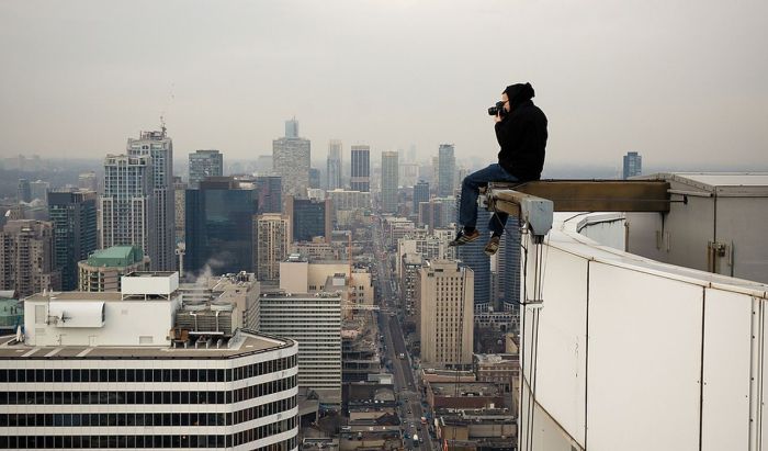 Seriously Insane Selfies From The World's Tallest Buildings (19 pics)