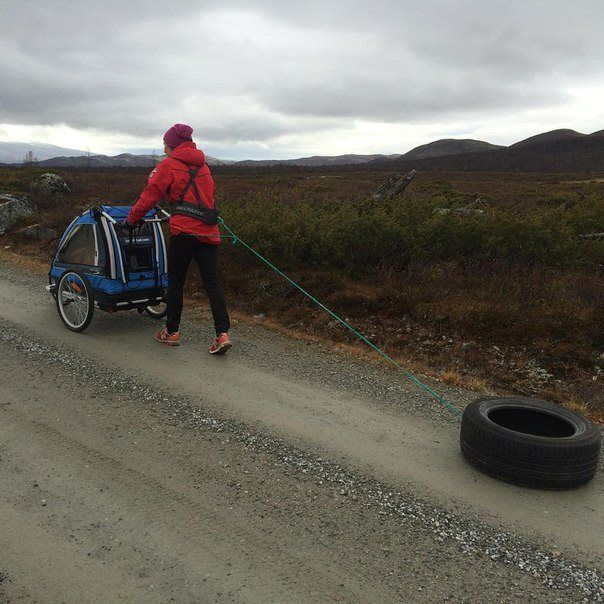 How Tora Berger Trains With Her Baby (2 pics)