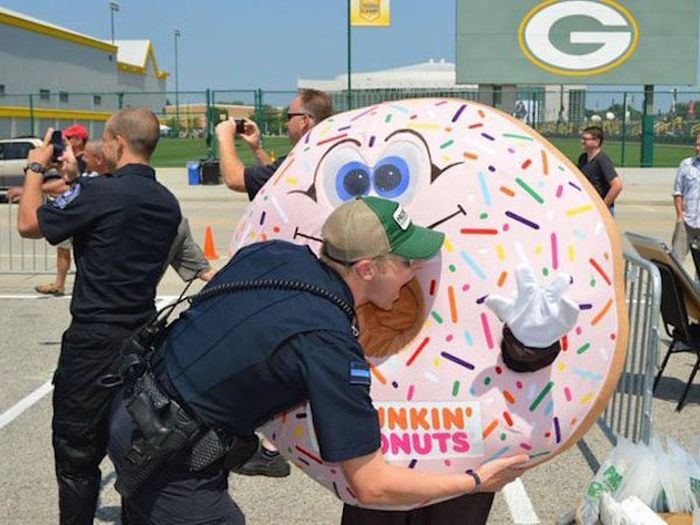 Proof That Police Officers Can Be Awesome Human Beings (24 pics)