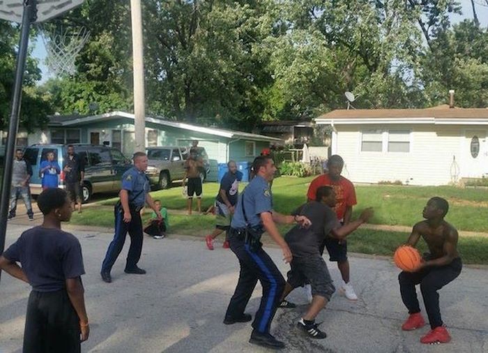 Proof That Police Officers Can Be Awesome Human Beings (24 pics)