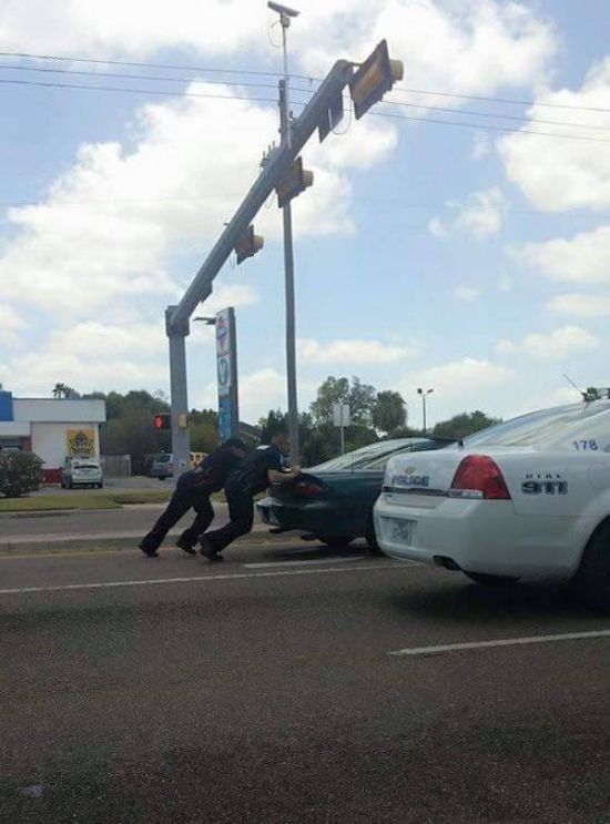 Proof That Police Officers Can Be Awesome Human Beings (24 pics)
