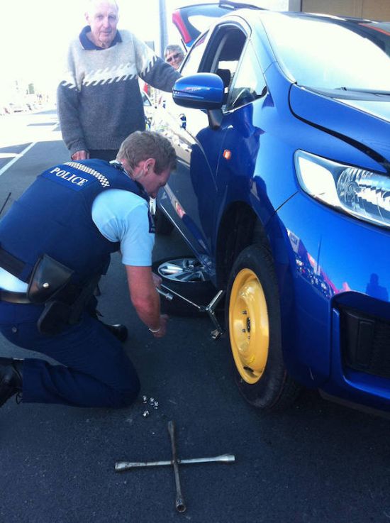 Proof That Police Officers Can Be Awesome Human Beings (24 pics)