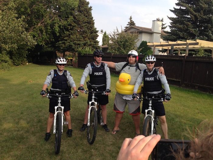 Proof That Police Officers Can Be Awesome Human Beings (24 pics)