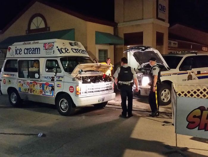 Proof That Police Officers Can Be Awesome Human Beings (24 pics)