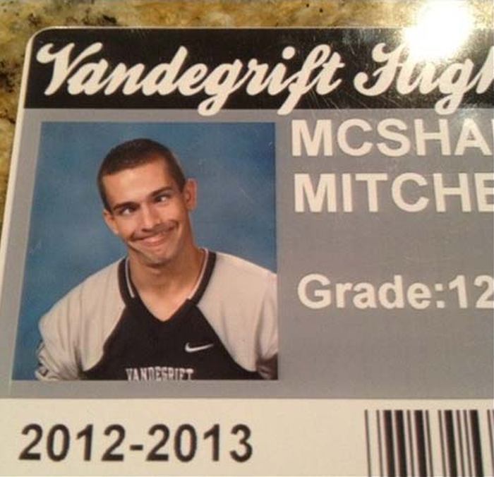 These People Made The Best Faces For Their Student ID Picture (16 pics)