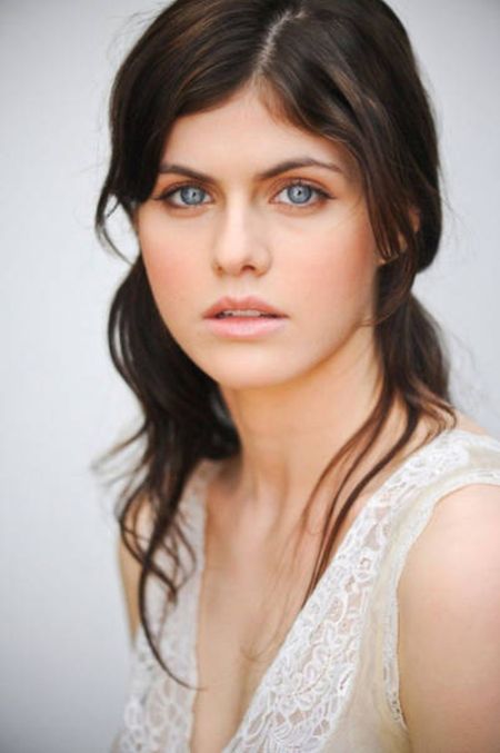Alexandra Daddario Is The Type Of Woman You Could Stare At All Day (18 pics)