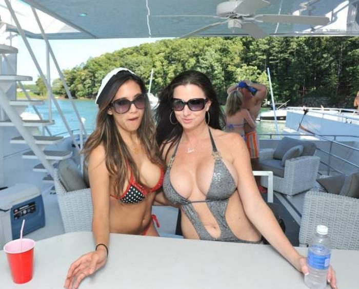 Girls Always Get Jealous Of Their Big Breasted Friends (42 pics)