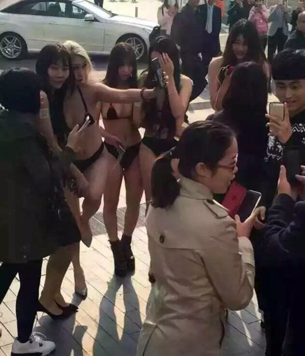 Near Naked Models Walk The Streets Of Beijing With QR Codes On Their Butts (4 pics)