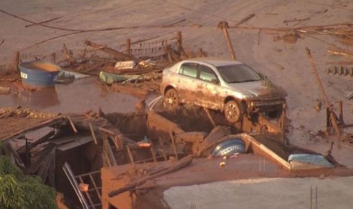 Homes Are Trashed After A Massive Flood Strikes Southern Brazil (6 pics + video)