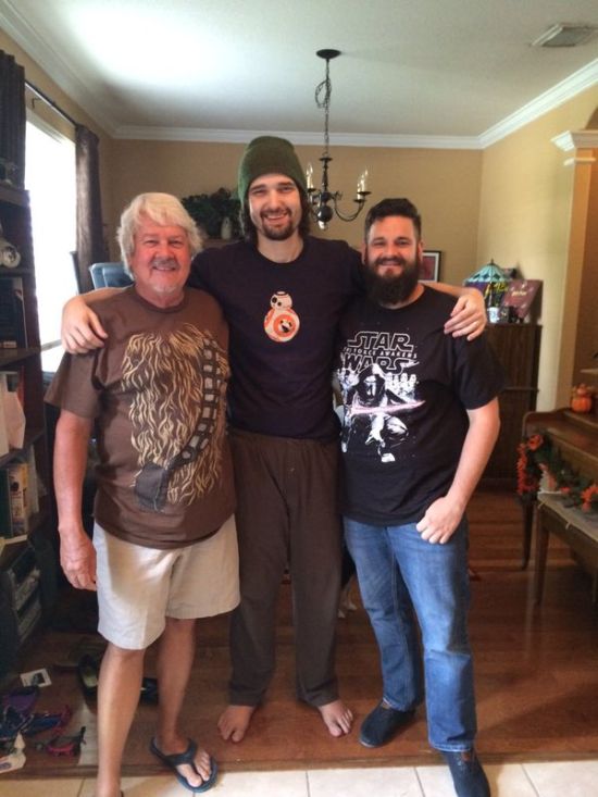 Terminally Ill Fan Gets To See Star Wars The Force Awakens Before The Release (3 pics)